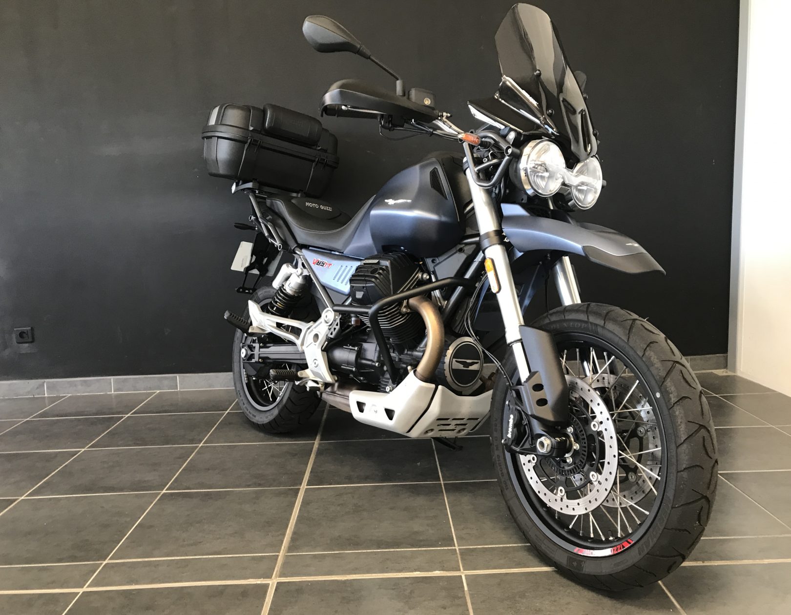 MOTO GUZZI V85TT Adventure BMW