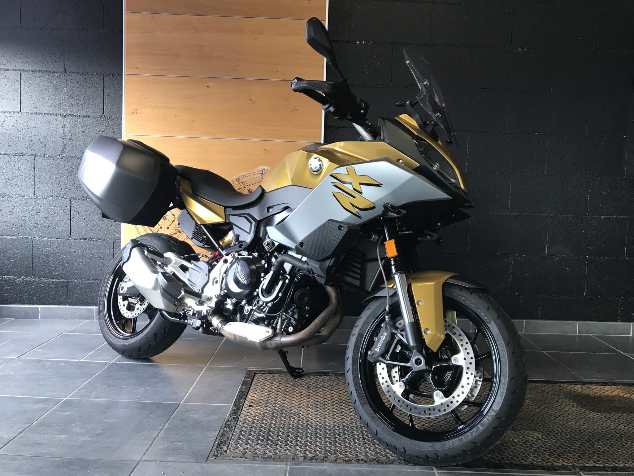 bmw moto f900xr